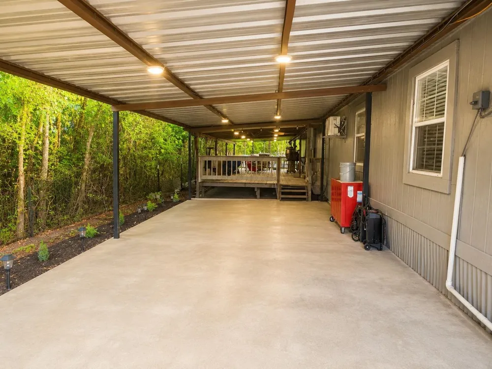 398 County Road 3406 Road Cleveland, TX 77327