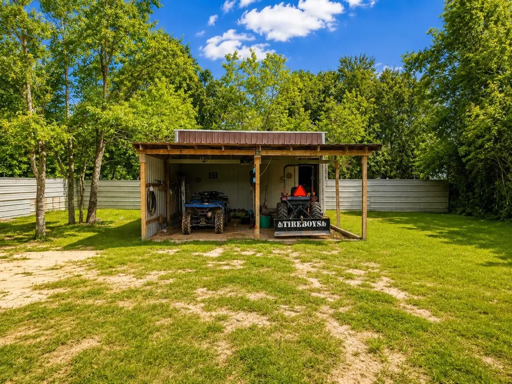 398 County Road 3406 Road Cleveland, TX 77327