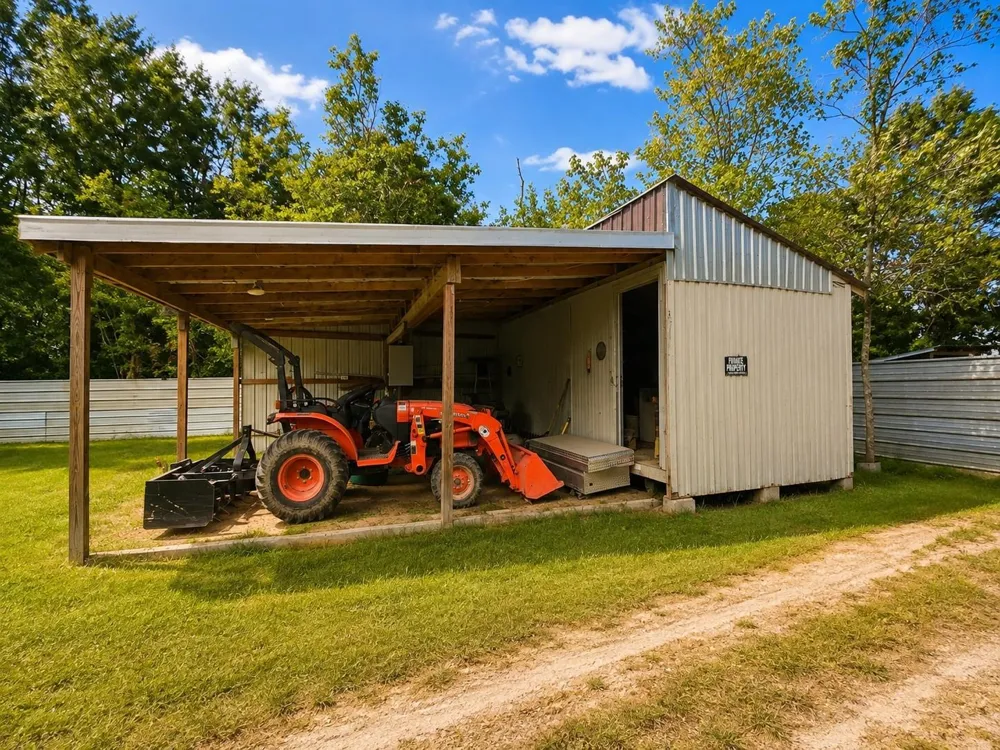 398 County Road 3406 Road Cleveland, TX 77327