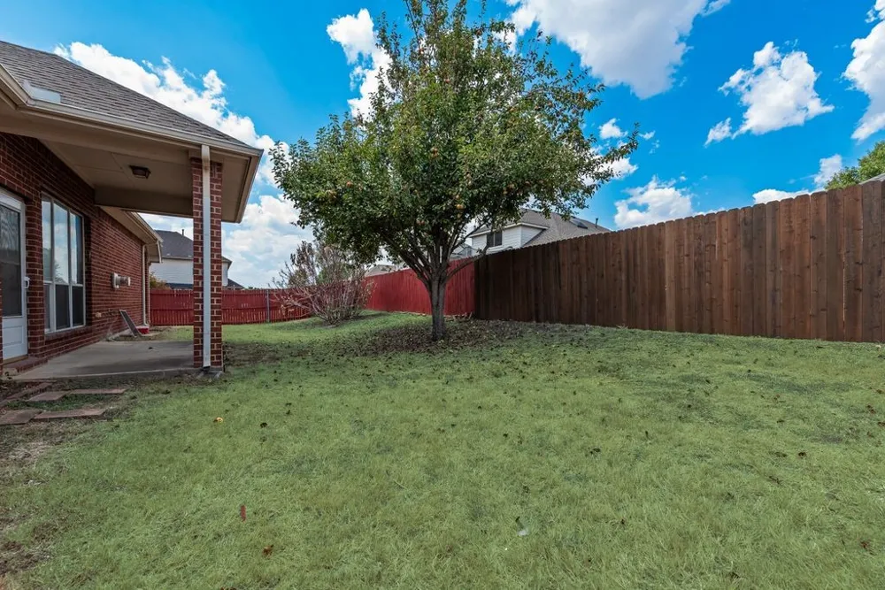 1113 Noblewood Drive Glenn Heights, TX 75154