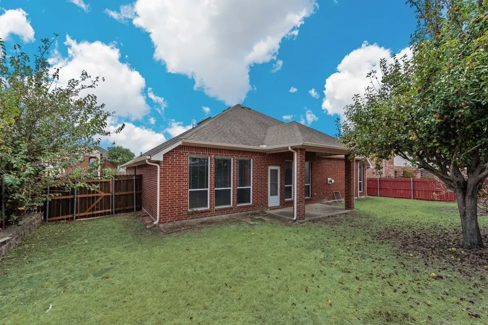 1113 Noblewood Drive Glenn Heights, TX 75154
