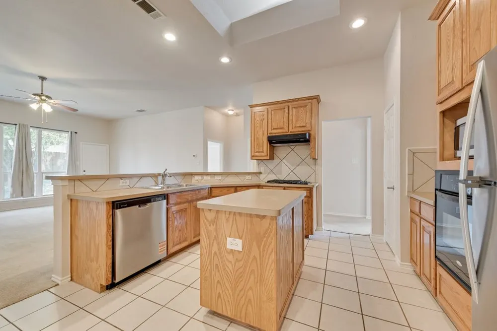 1113 Noblewood Drive Glenn Heights, TX 75154