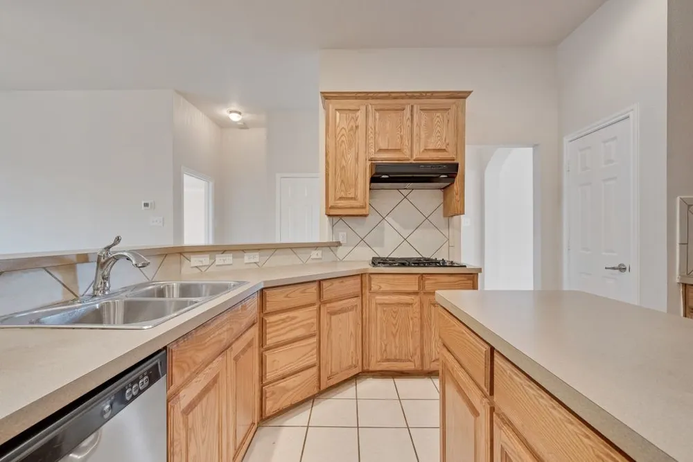 1113 Noblewood Drive Glenn Heights, TX 75154