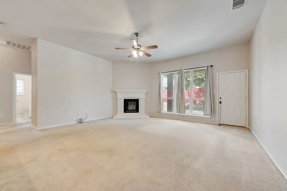 1113 Noblewood Drive Glenn Heights, TX 75154