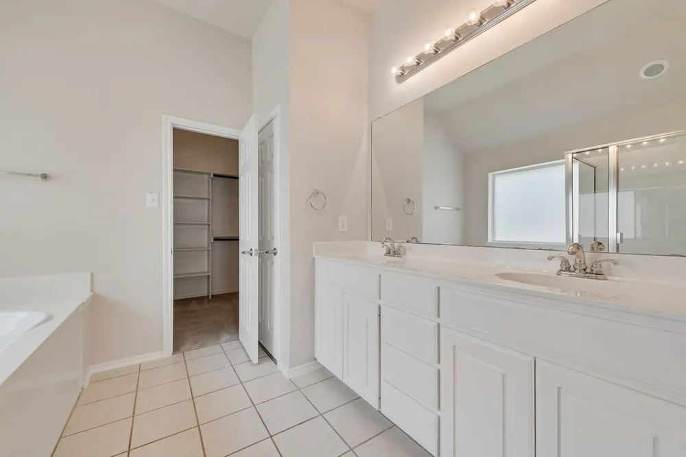 1113 Noblewood Drive Glenn Heights, TX 75154