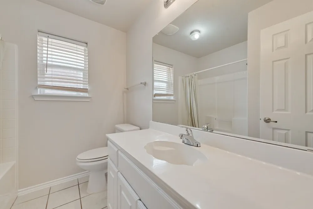 1113 Noblewood Drive Glenn Heights, TX 75154