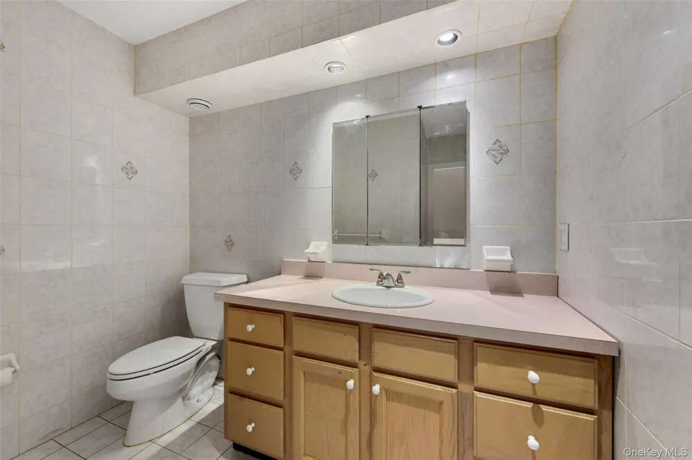 21 Brookridge Court Rye Brook, NY 10573
