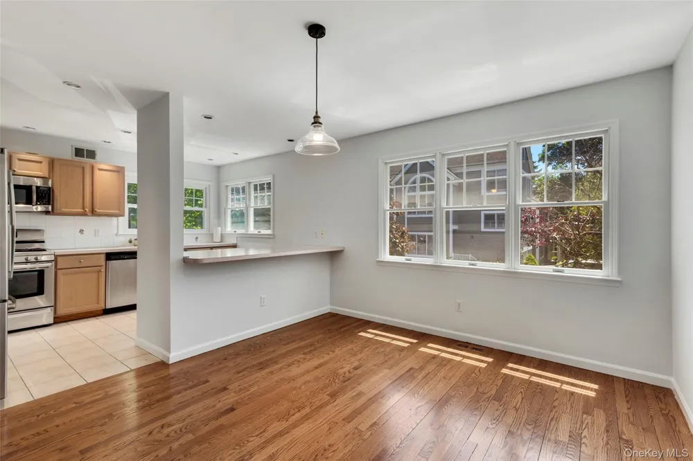 21 Brookridge Court Rye Brook, NY 10573