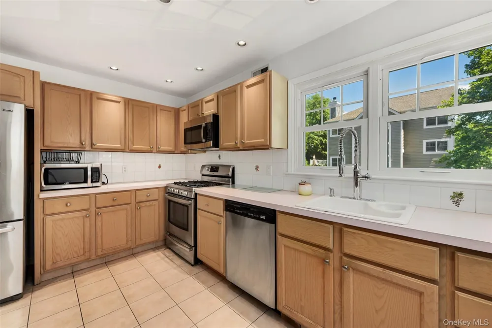 21 Brookridge Court Rye Brook, NY 10573