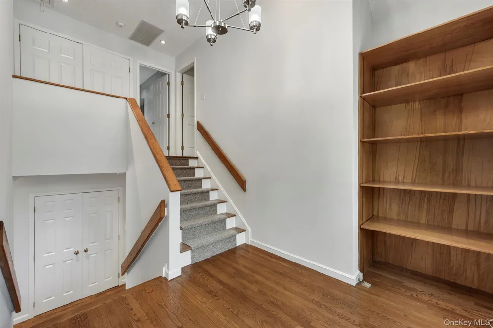 21 Brookridge Court Rye Brook, NY 10573
