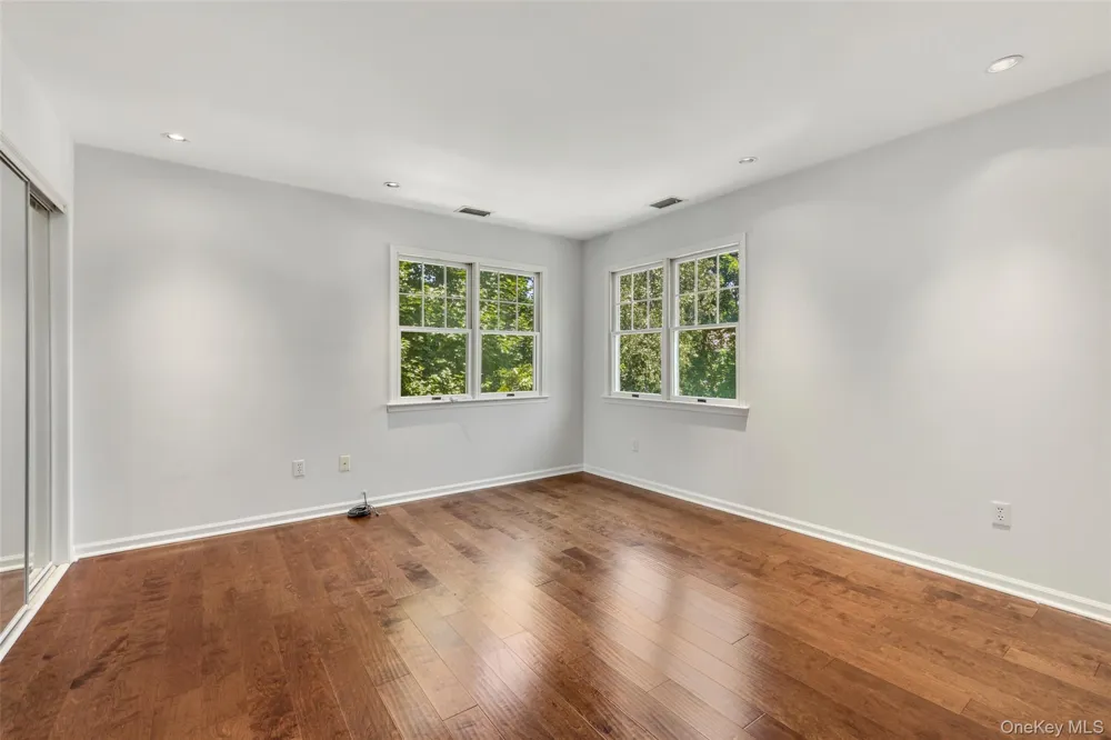 21 Brookridge Court Rye Brook, NY 10573