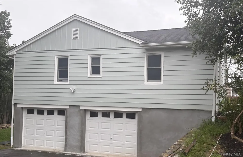 18 Robin Hill Drive Poughkeepsie, NY 12603