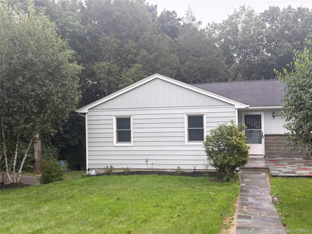 18 Robin Hill Drive Poughkeepsie, NY 12603