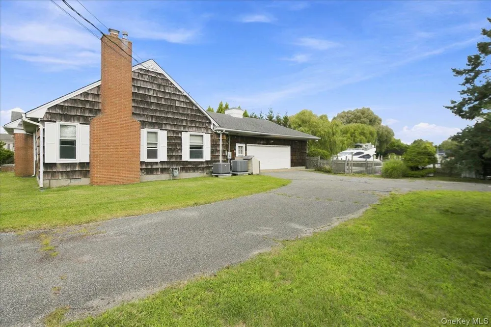 3 The Moor East Islip, NY 11730