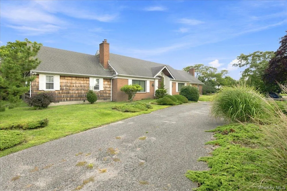 3 The Moor East Islip, NY 11730