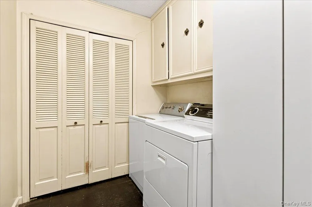 3 The Moor East Islip, NY 11730