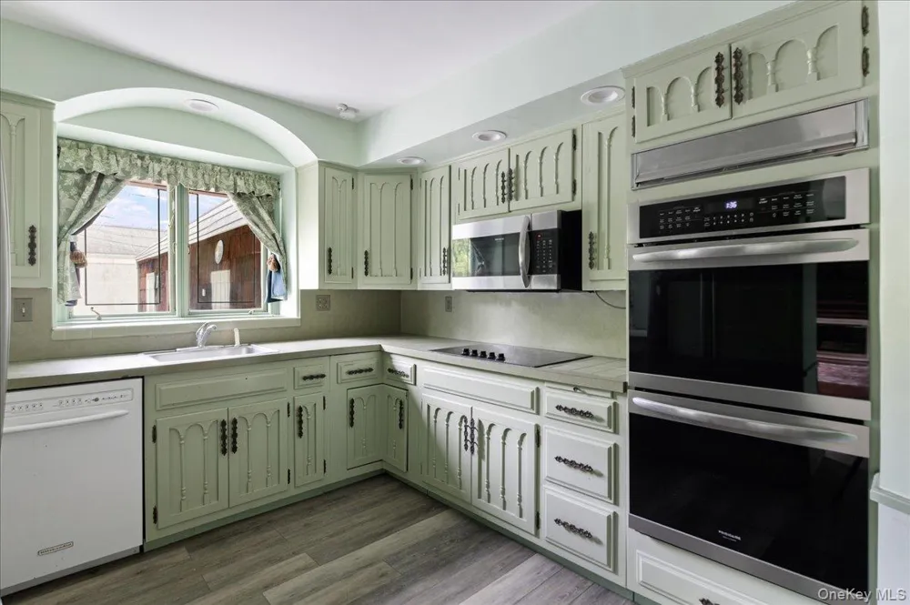 3 The Moor East Islip, NY 11730