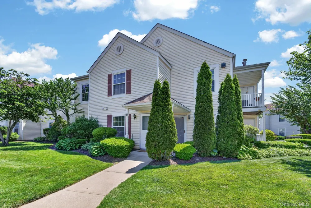 182 Fairview Circle Middle Island, NY 11953