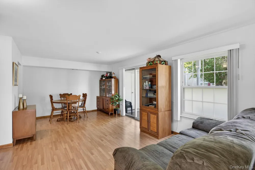 182 Fairview Circle Middle Island, NY 11953