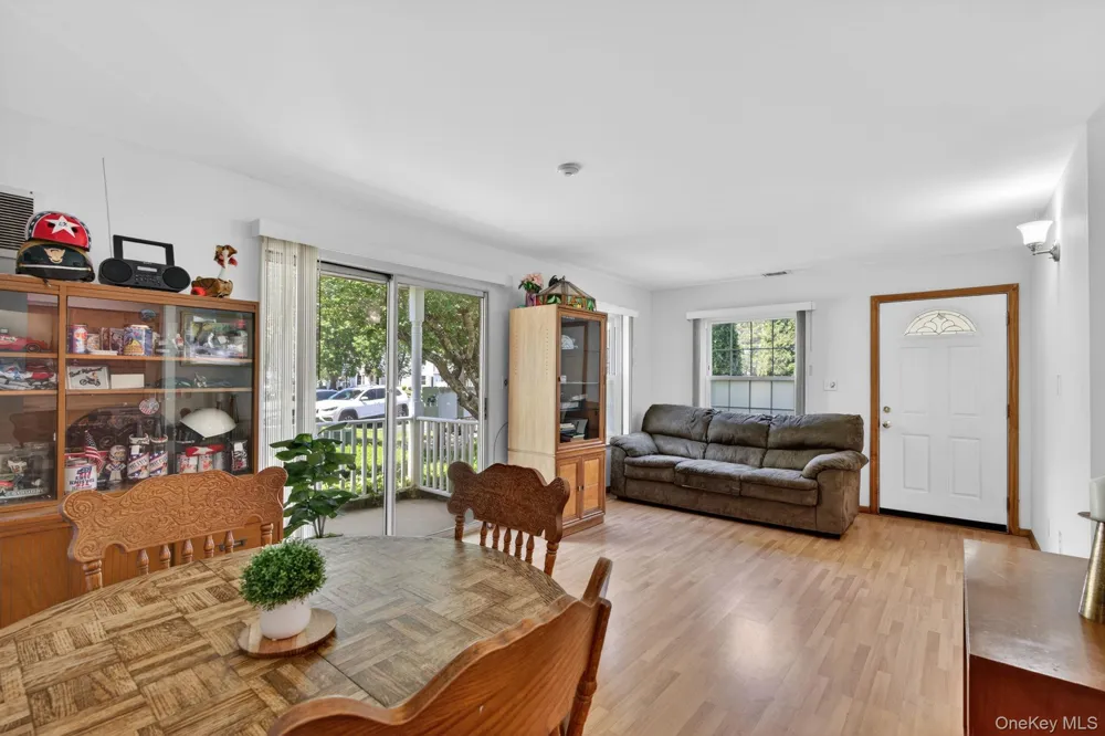 182 Fairview Circle Middle Island, NY 11953