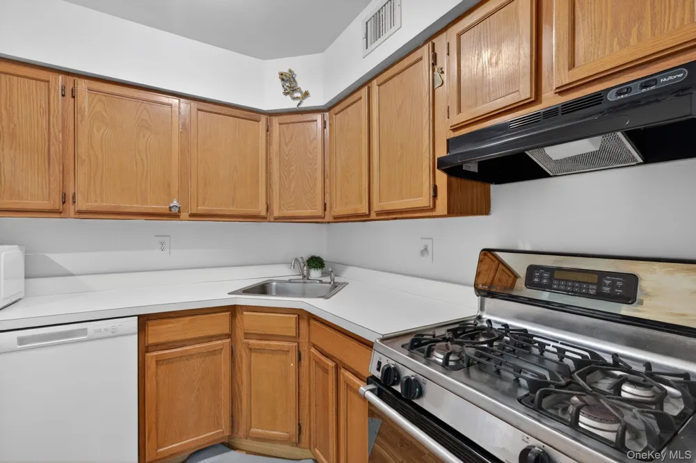 182 Fairview Circle Middle Island, NY 11953