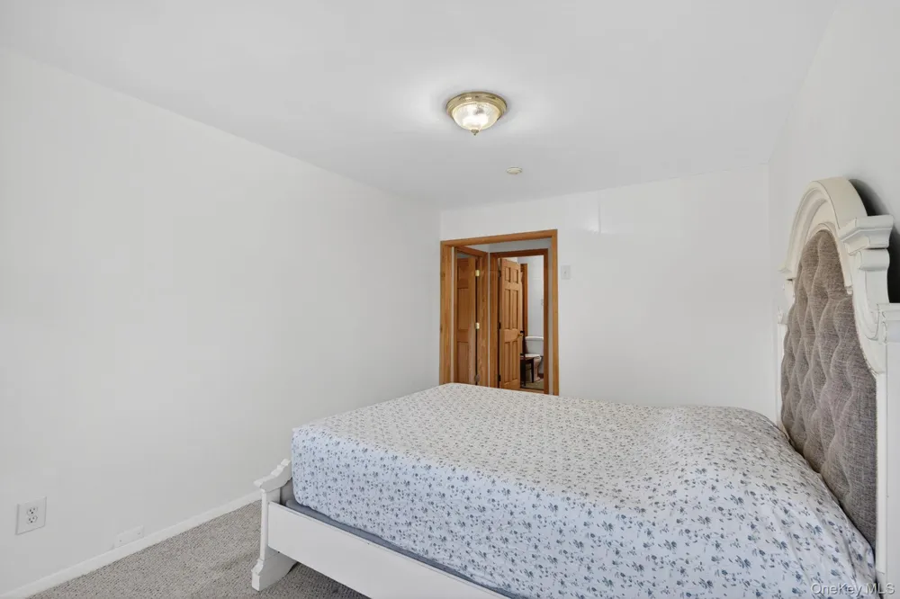 182 Fairview Circle Middle Island, NY 11953