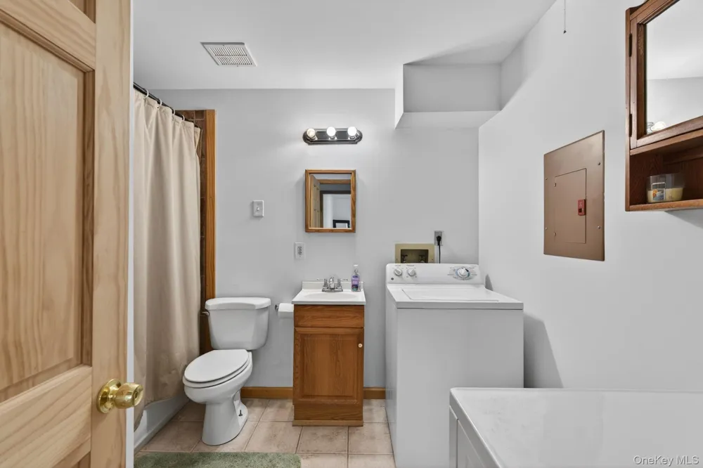 182 Fairview Circle Middle Island, NY 11953