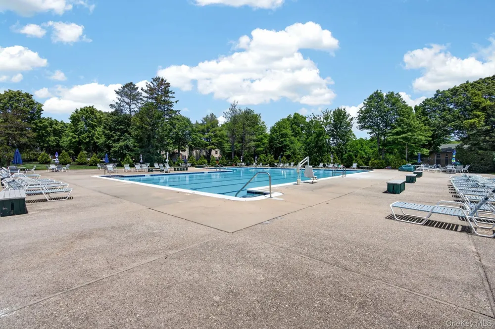 182 Fairview Circle Middle Island, NY 11953