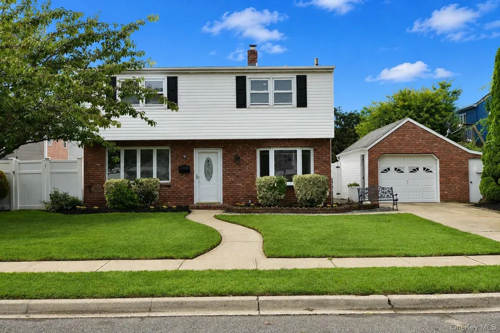 7 Swan Lane Levittown, NY 11756
