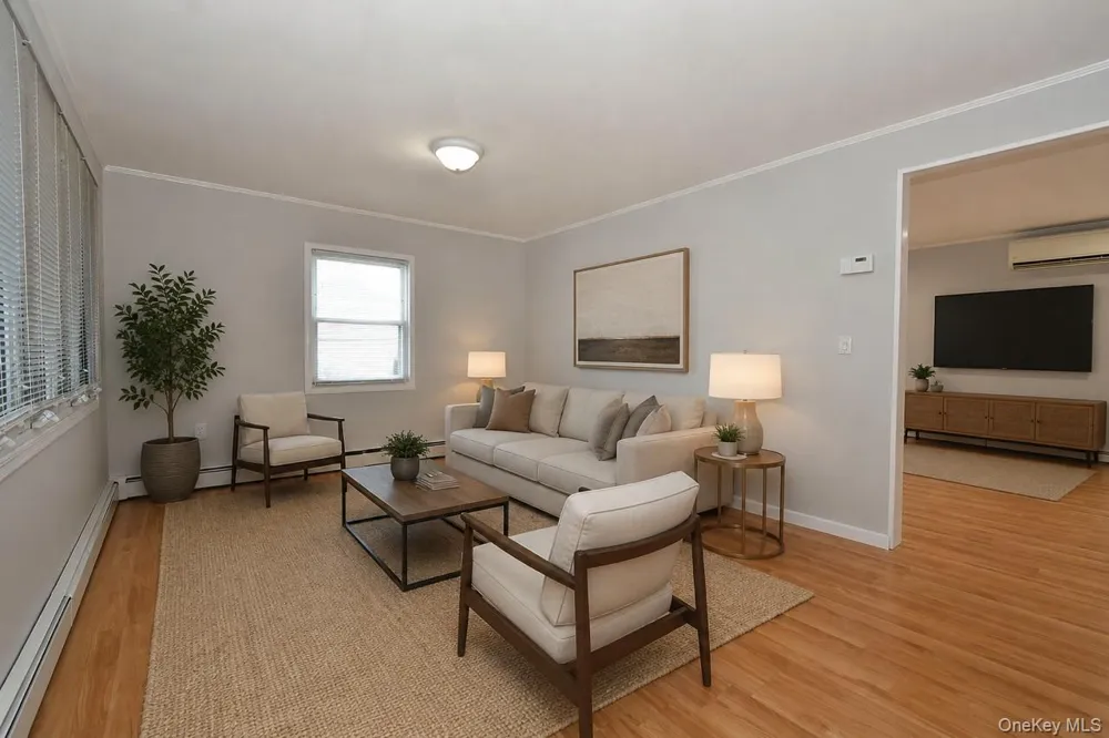 7 Swan Lane Levittown, NY 11756