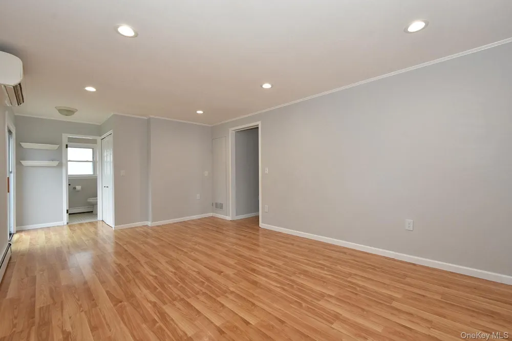 7 Swan Lane Levittown, NY 11756