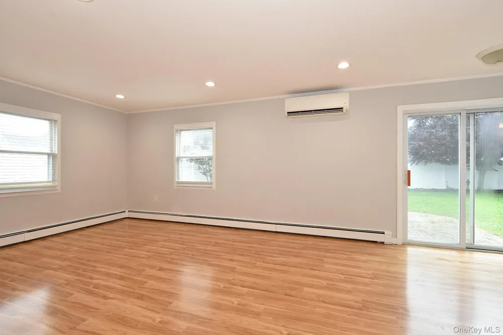 7 Swan Lane Levittown, NY 11756