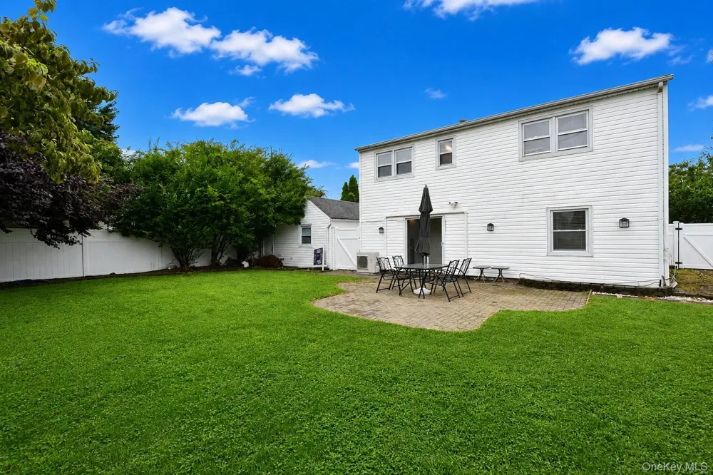 7 Swan Lane Levittown, NY 11756