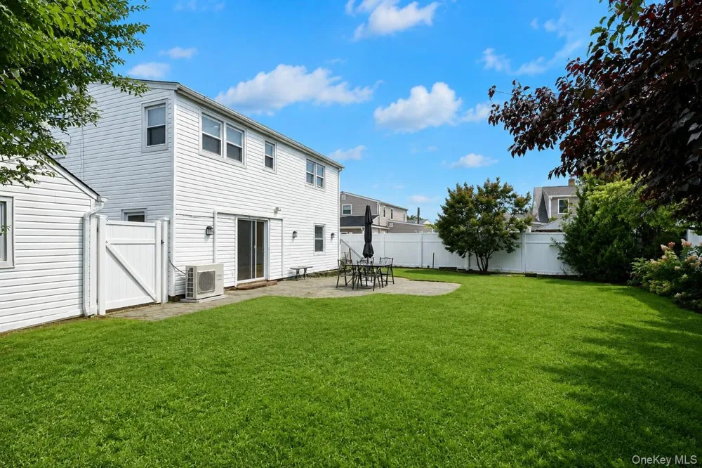 7 Swan Lane Levittown, NY 11756