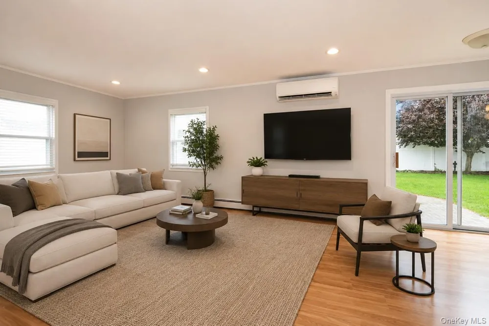 7 Swan Lane Levittown, NY 11756