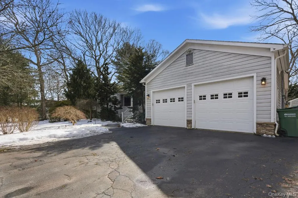 19 Howell Place Speonk, NY 11972