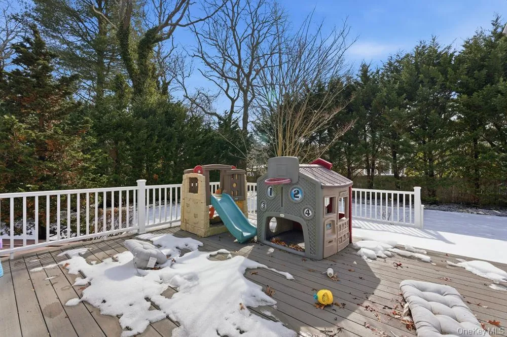 19 Howell Place Speonk, NY 11972