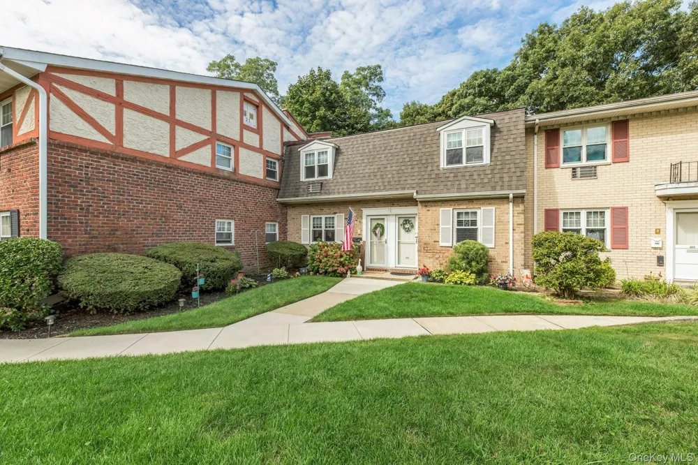 21 Glen Hollow Drive #G9 Holtsville, NY 11742