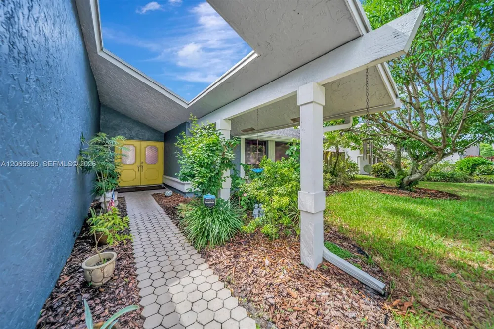 620 E Plantation Cir Plantation, FL 33324
