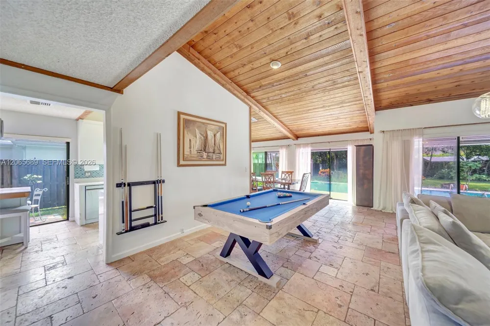 620 E Plantation Cir Plantation, FL 33324
