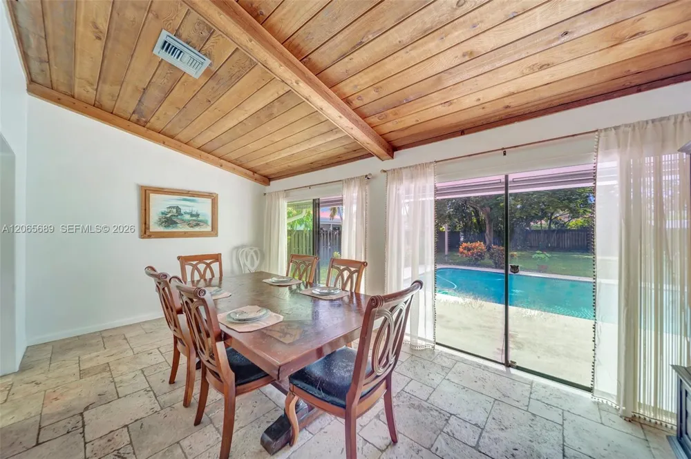 620 E Plantation Cir Plantation, FL 33324