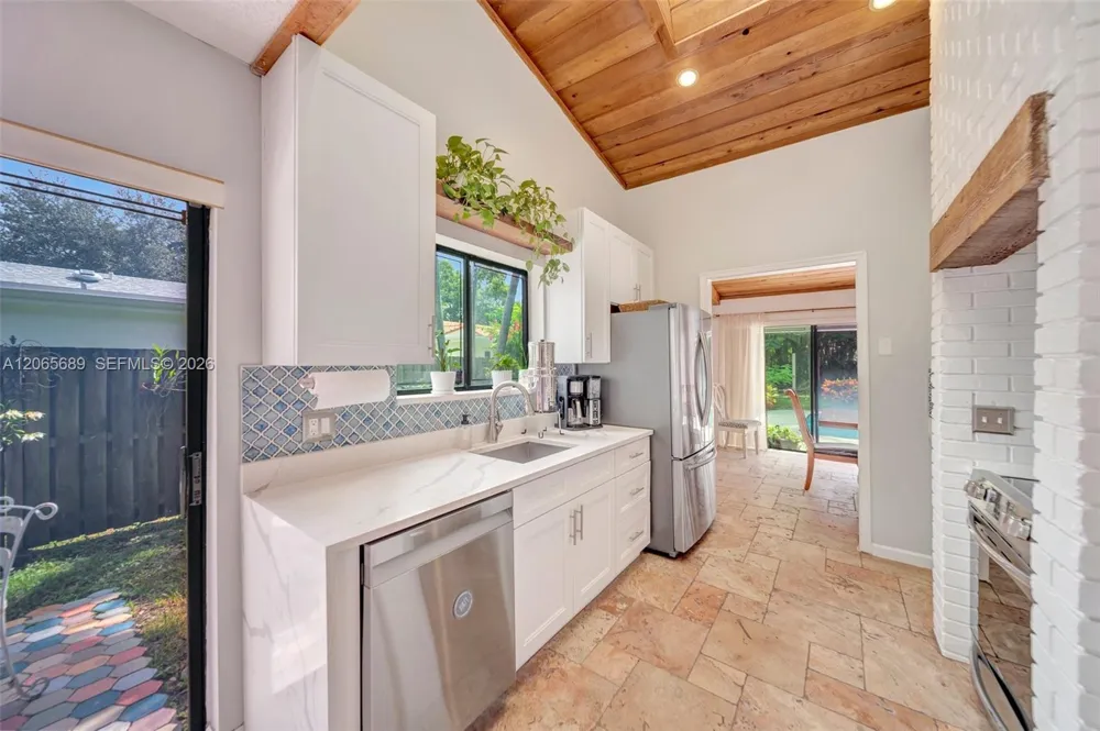 620 E Plantation Cir Plantation, FL 33324