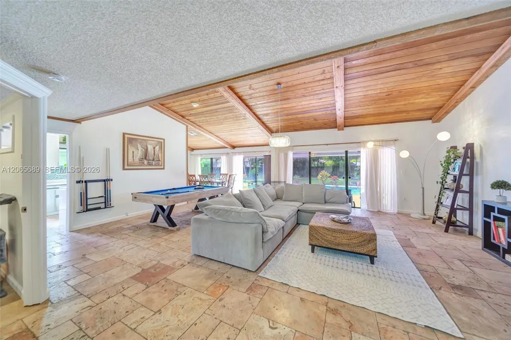 620 E Plantation Cir Plantation, FL 33324