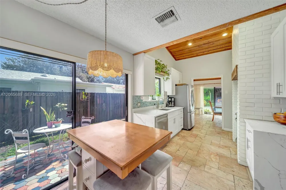 620 E Plantation Cir Plantation, FL 33324
