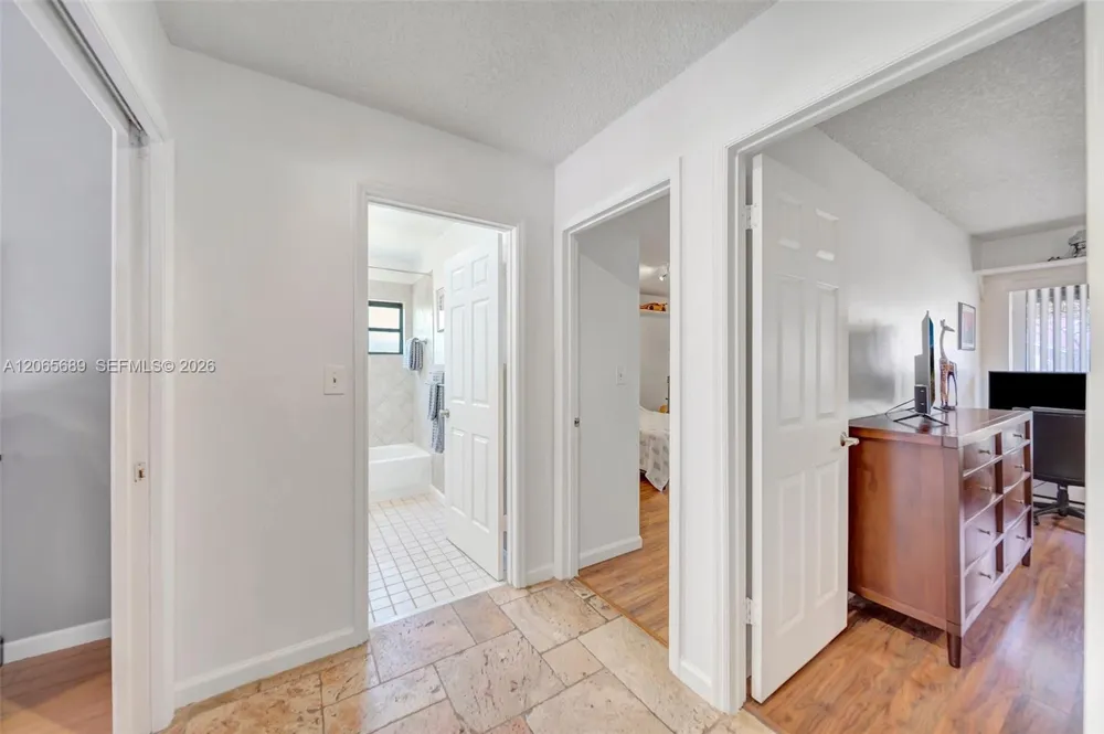 620 E Plantation Cir Plantation, FL 33324