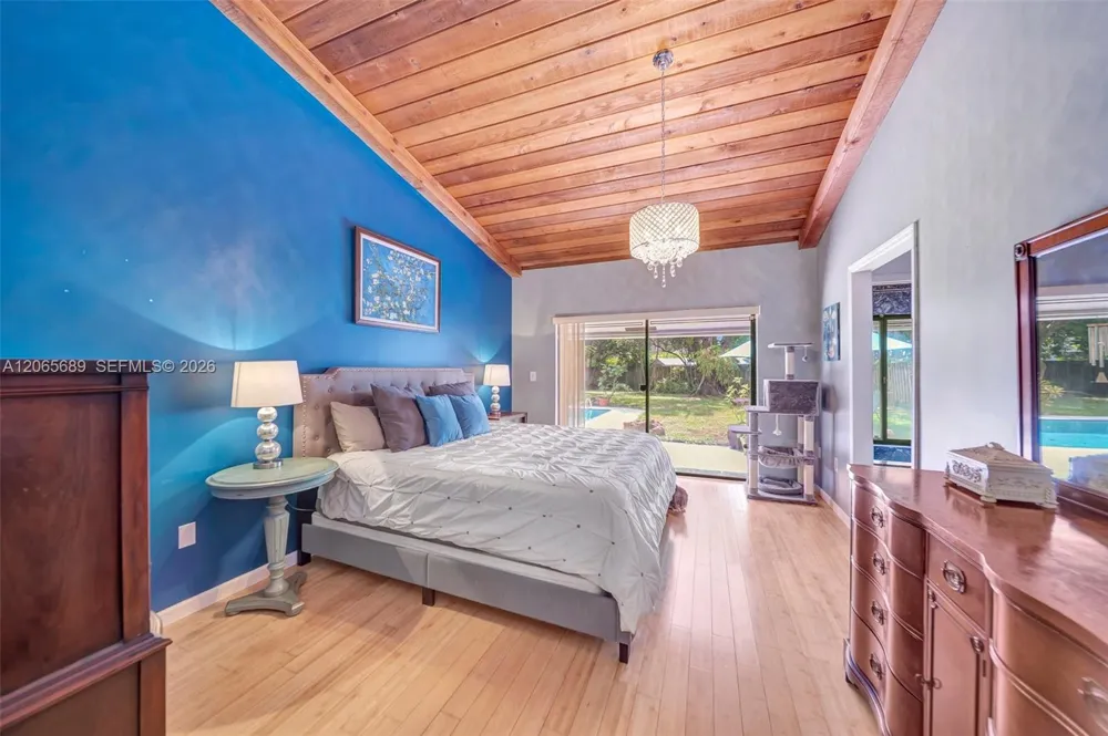 620 E Plantation Cir Plantation, FL 33324