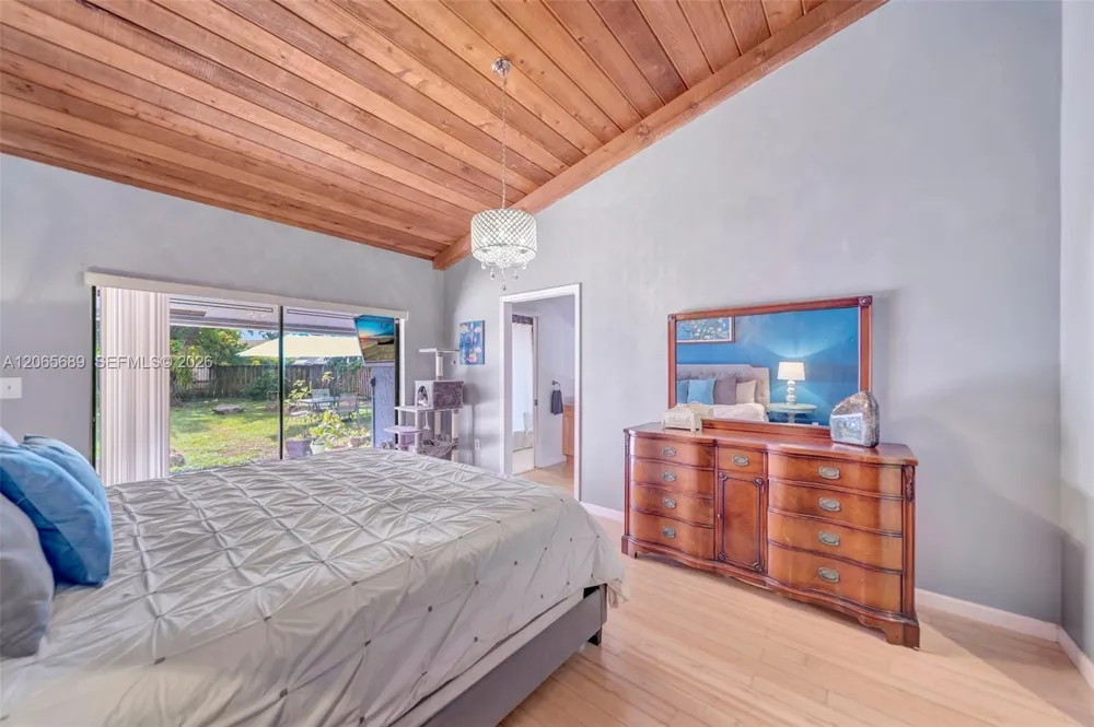 620 E Plantation Cir Plantation, FL 33324