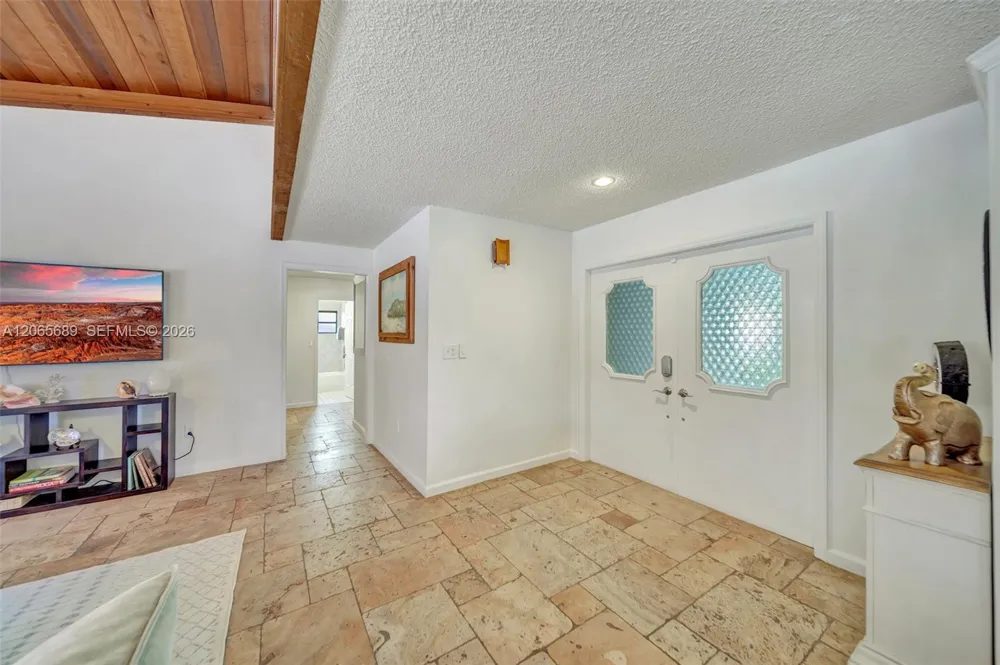 620 E Plantation Cir Plantation, FL 33324