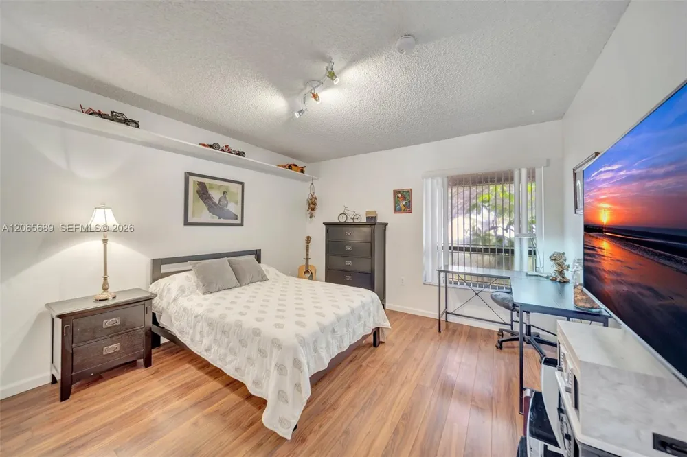620 E Plantation Cir Plantation, FL 33324