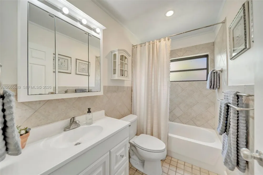 620 E Plantation Cir Plantation, FL 33324